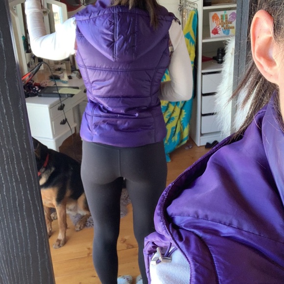 Adidas puffer vest, size small, very warm, good condition - Picture 3 of 5